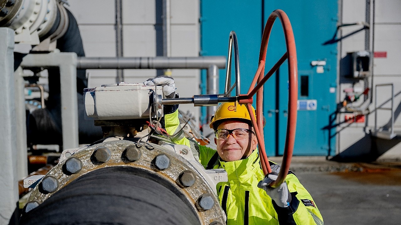 Mann i arbeidsklær, vernetøy