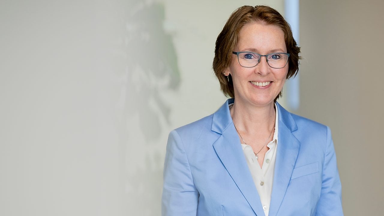 Portrettbilde av Anne Håland i Shell. Hun er utdannet boreingeniør og har jobbet i Shell i 27 år.