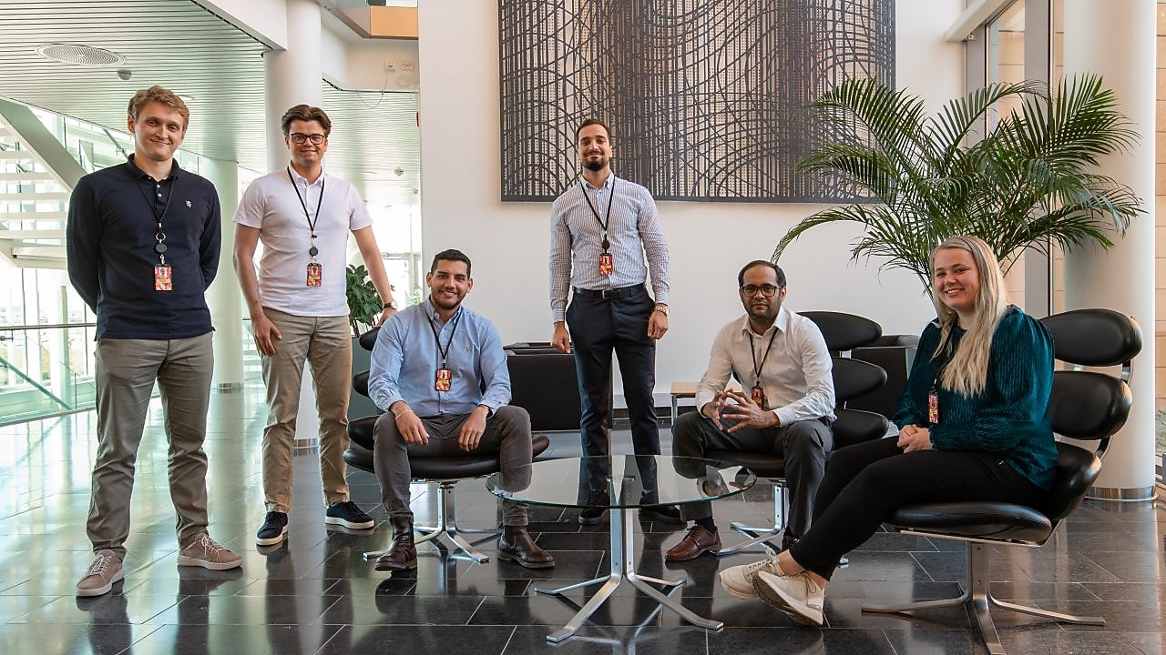 Årets sommerpraktikanter i Norske Shell: Fra venstre; Aleksejs Fjodorovs, Magnus Ramstad, Jairo Alexander Diaz Lopez, Hasan Hankol, Muhammad Usman og Kamilla Berg Larsen.