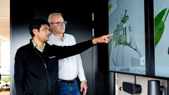 Målet er å jobbe raskere, smartere og sikrere, sier Bjarki Gudmundsson, leder for digitalisering i Norske Shell (til høyre på bildet).