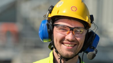 Kvinne som snakker med kollega