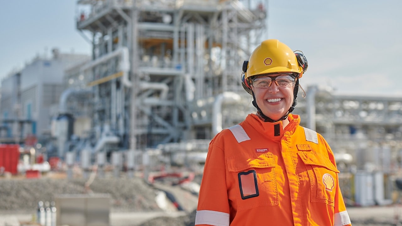 kvinne som jobber i shell