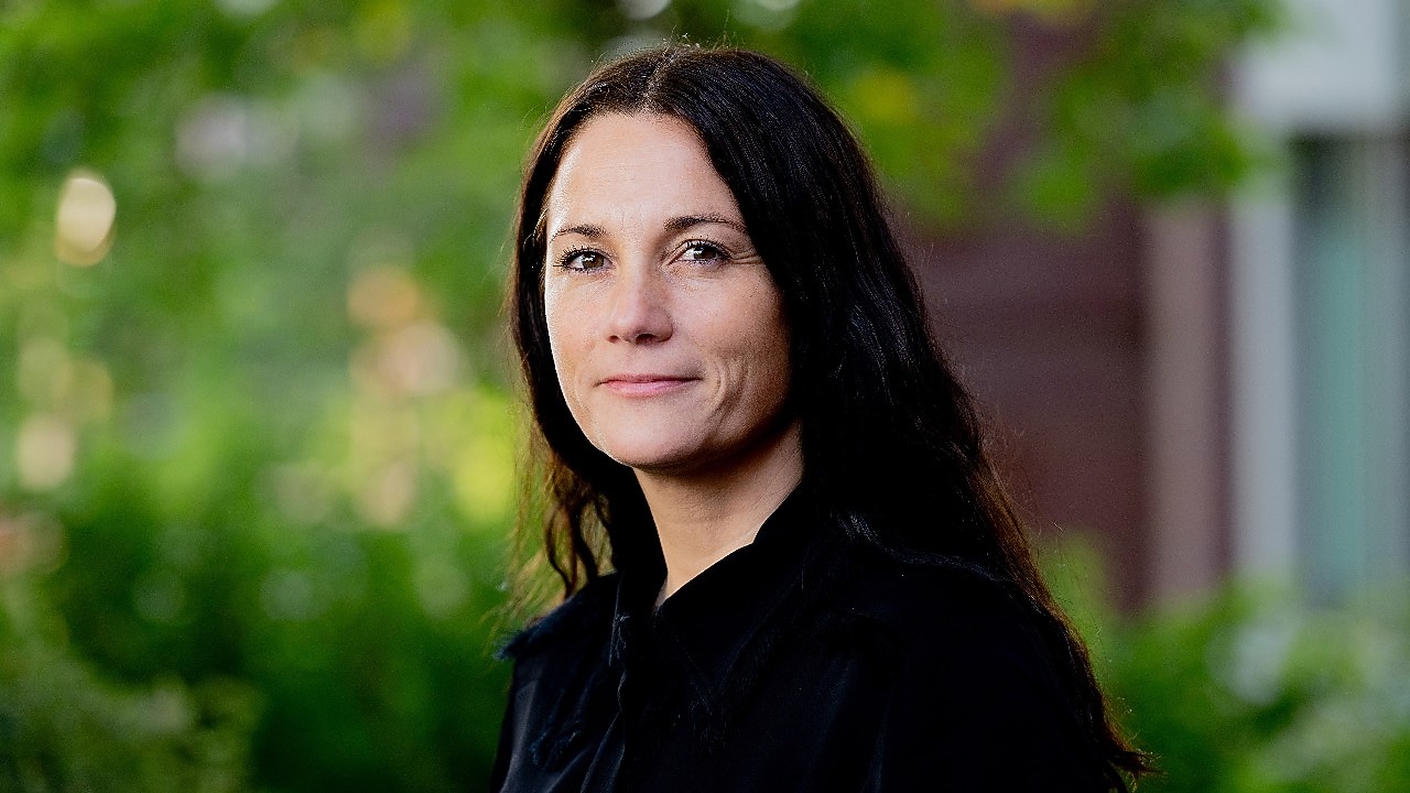 elisabeth_currais7b: portrett av kvinne, grønn natur