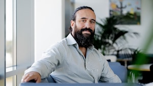 Dave Andreas Øiangen får raskere oversikt og bredere forståelse av anlegget ved hjelp av digital tvilling på Nyhamna.